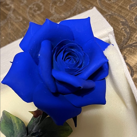 Porcelain Capodimonte Hand Painted Rose - Picture 2 of 11